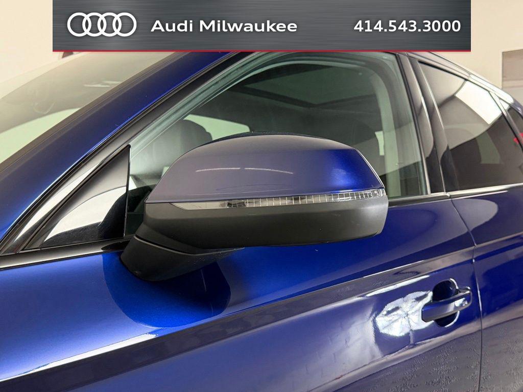 Audi Q5 view 13