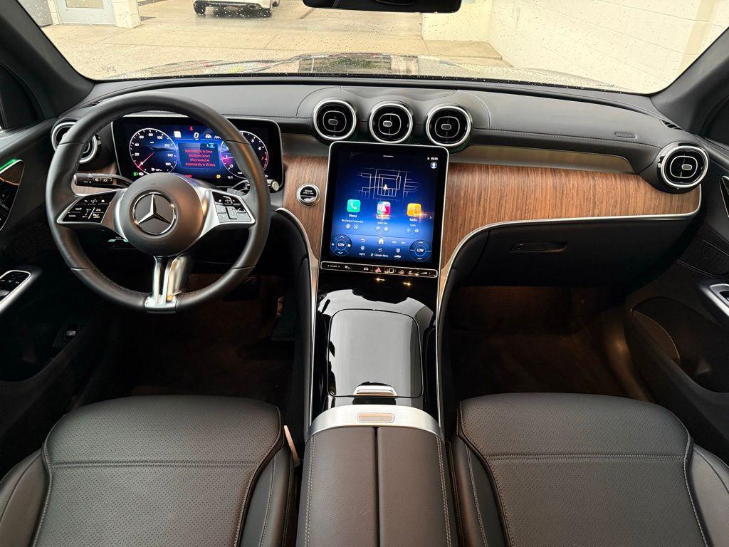 Mercedes-Benz GLC view 12