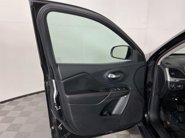 used 2014 Jeep Cherokee car, priced at $9,471