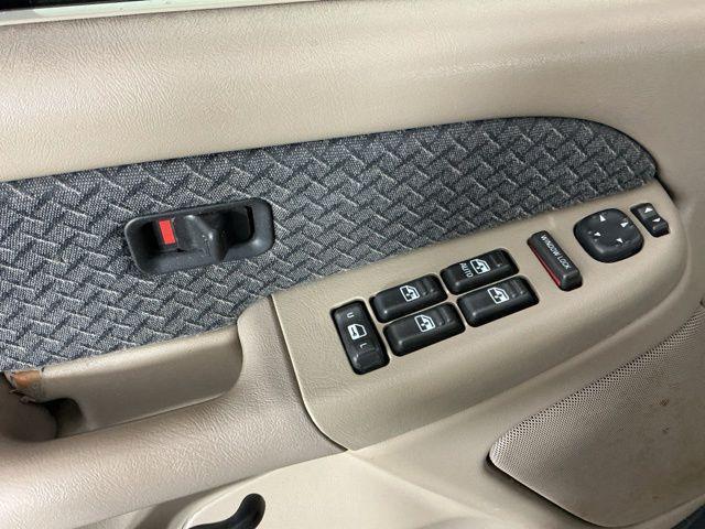 used 2002 Chevrolet Avalanche car, priced at $5,171