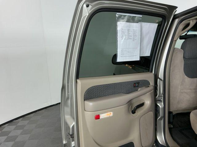 used 2002 Chevrolet Avalanche car, priced at $5,171