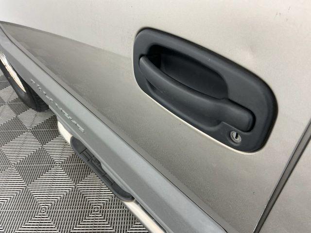 used 2002 Chevrolet Avalanche car, priced at $5,171