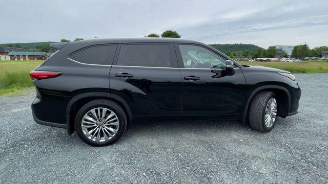 used 2023 Toyota Highlander car, priced at $39,049