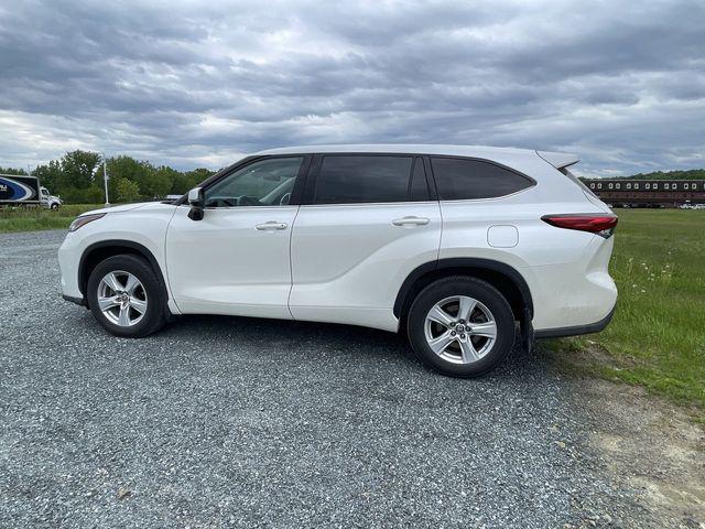 used 2021 Toyota Highlander car, priced at $28,900