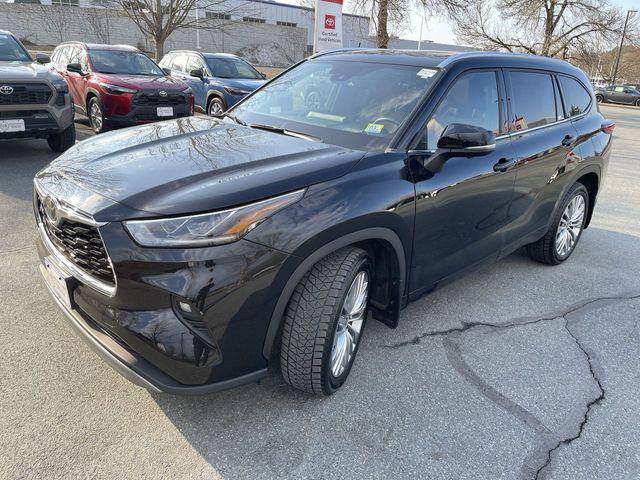used 2023 Toyota Highlander car, priced at $40,500