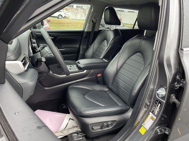used 2023 Toyota Highlander car, priced at $36,400