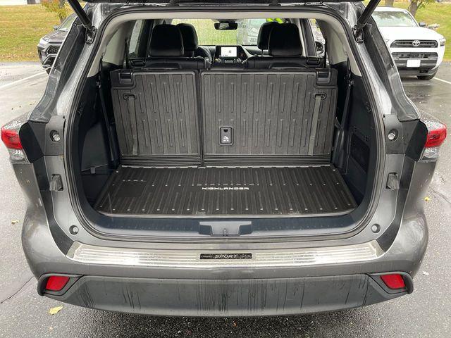 used 2023 Toyota Highlander car, priced at $36,400