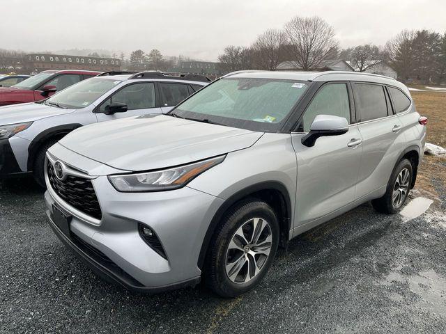used 2020 Toyota Highlander car, priced at $26,900