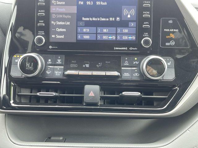 used 2020 Toyota Highlander car, priced at $26,900