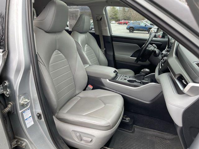 used 2020 Toyota Highlander car, priced at $26,900
