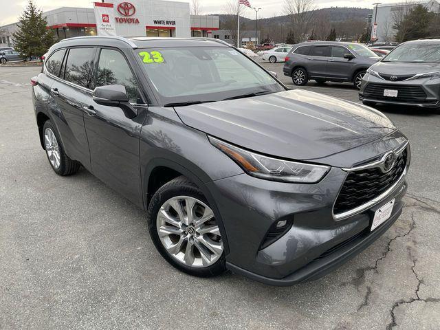 used 2023 Toyota Highlander car, priced at $36,900