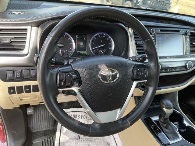 used 2019 Toyota Highlander car, priced at $26,900