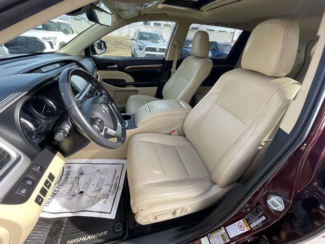 used 2019 Toyota Highlander car, priced at $26,900