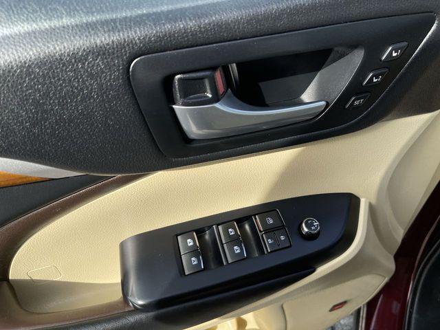 used 2019 Toyota Highlander car, priced at $26,900