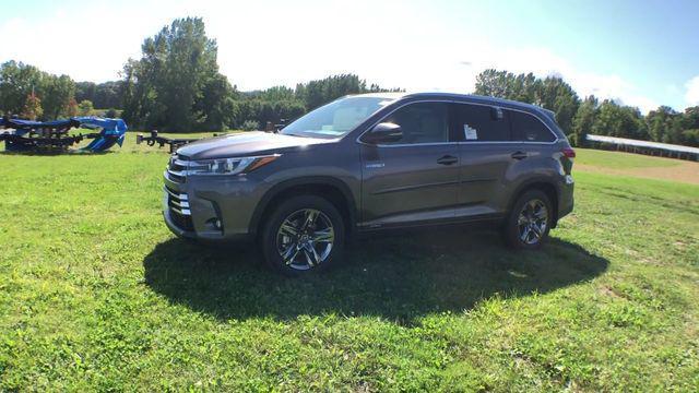 used 2019 Toyota Highlander Hybrid car, priced at $29,500