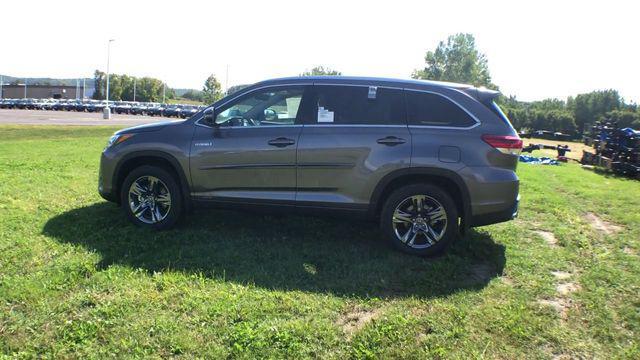used 2019 Toyota Highlander Hybrid car, priced at $29,500