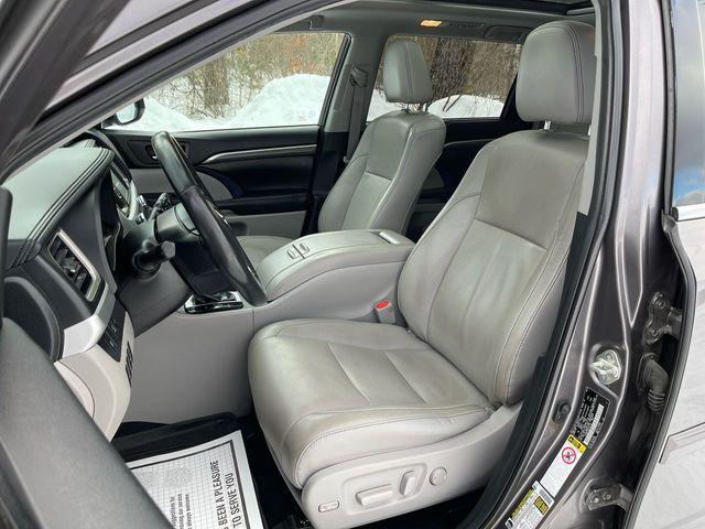 used 2019 Toyota Highlander Hybrid car, priced at $29,500