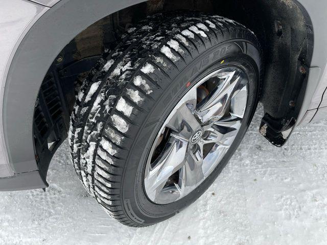 used 2019 Toyota Highlander Hybrid car, priced at $29,500