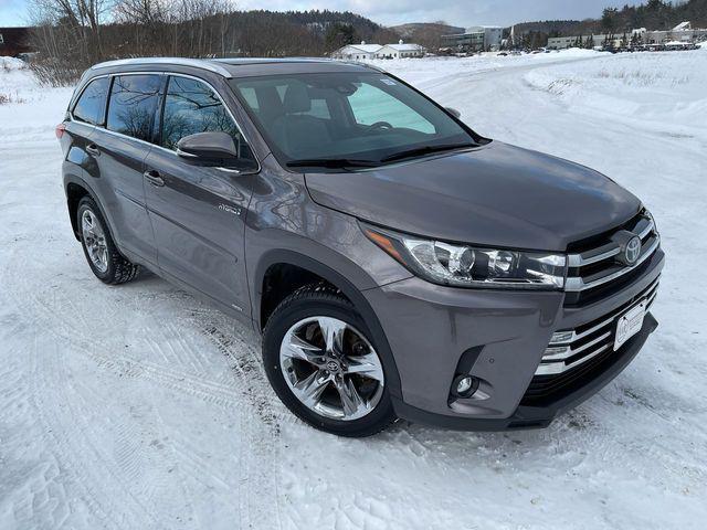 used 2019 Toyota Highlander Hybrid car, priced at $29,500