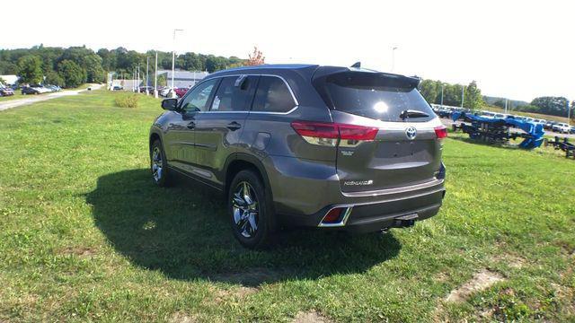 used 2019 Toyota Highlander Hybrid car, priced at $29,500