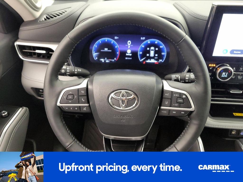 used 2024 Toyota Highlander car, priced at $47,998