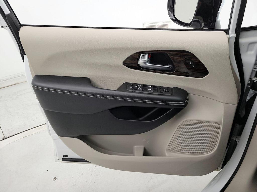 used 2023 Chrysler Pacifica car, priced at $28,998