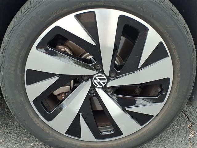 used 2022 Volkswagen ID.4 car, priced at $21,998