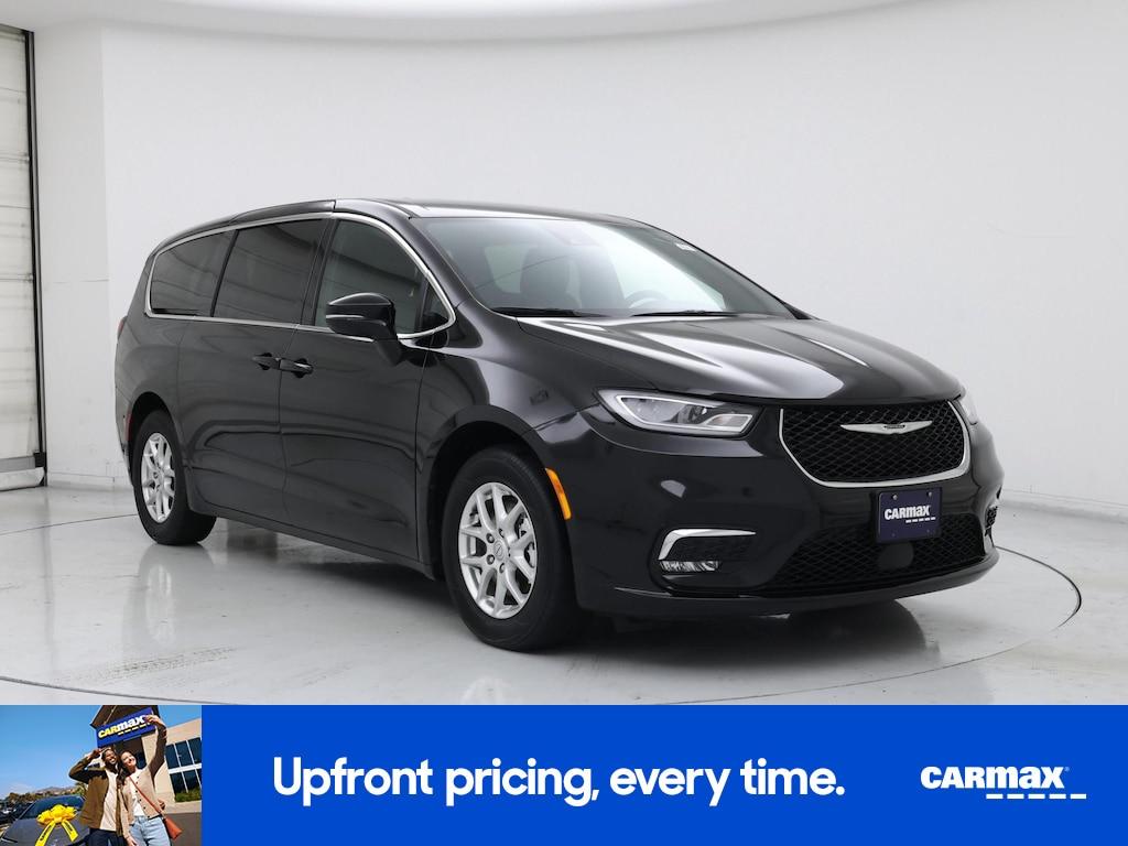 used 2025 Chrysler Pacifica car, priced at $29,998