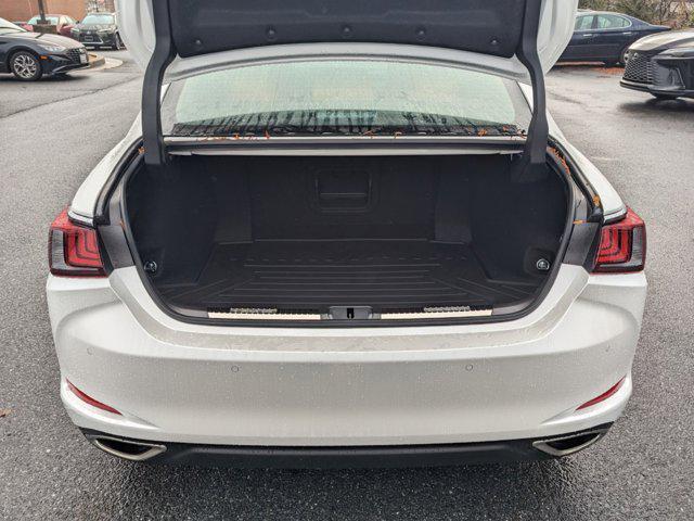 new 2025 Lexus ES 350 car, priced at $43,575