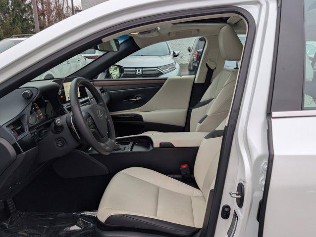 used 2025 Lexus ES 300h car, priced at $43,991
