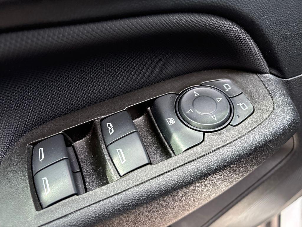 used 2023 Chevrolet Equinox car, priced at $25,869