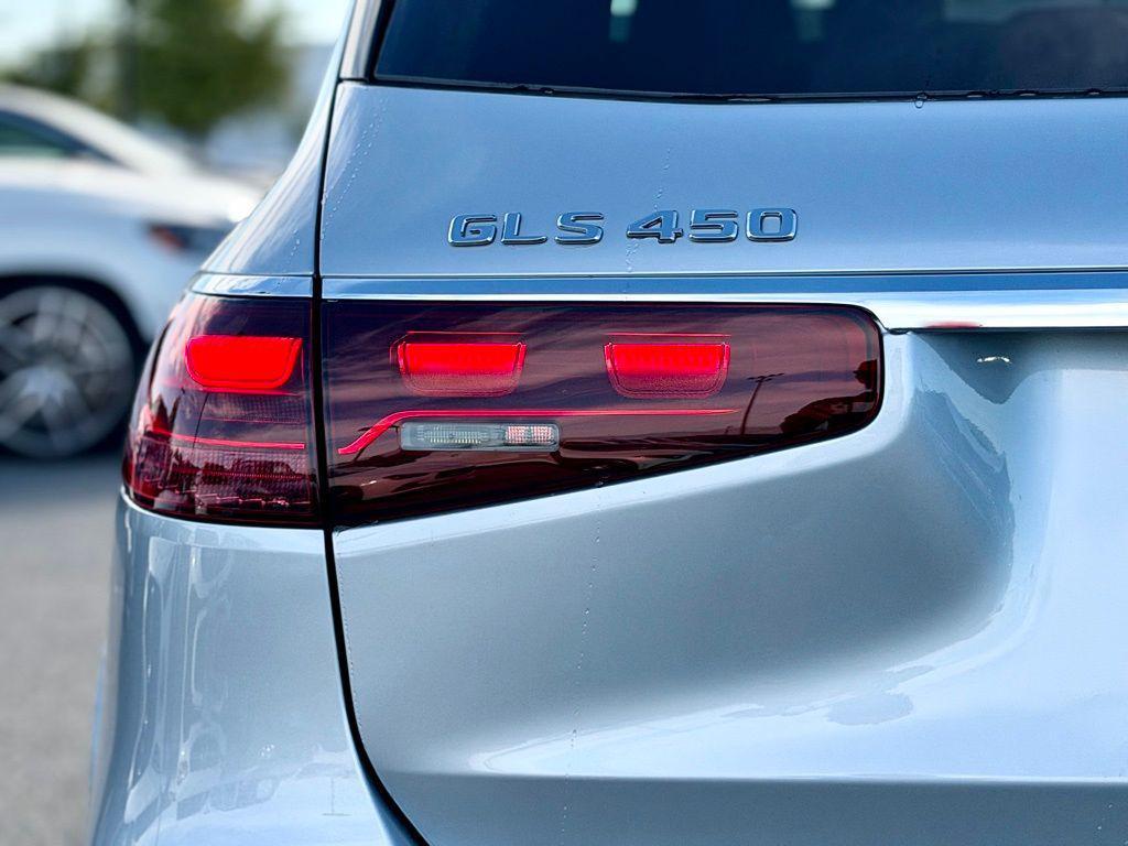 new 2026 Mercedes-Benz GLS 450 car