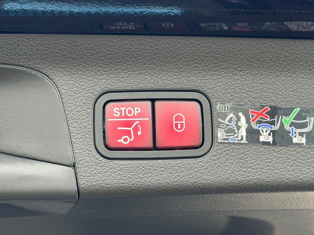 new 2026 Mercedes-Benz GLS 450 car, priced at $92,640