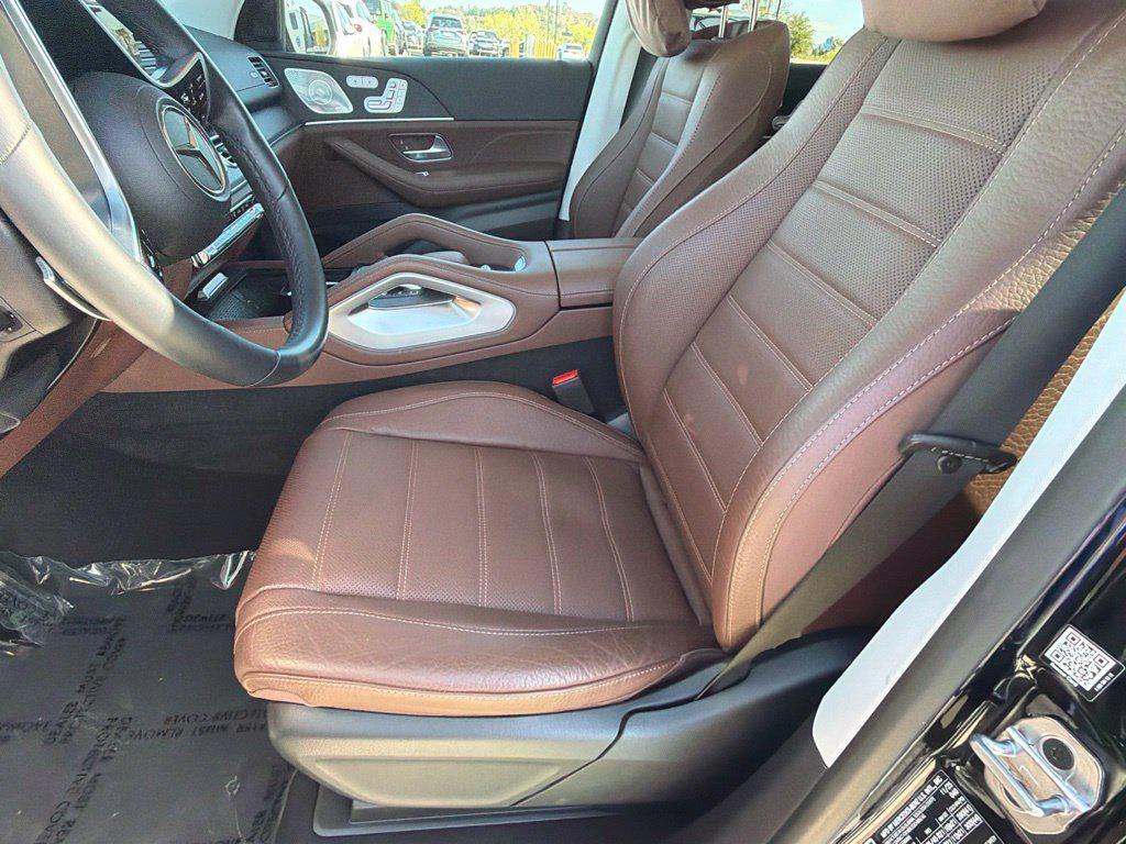 Mercedes-Benz GLS view 21