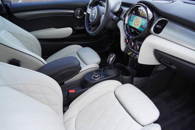 used 2024 MINI SE Hardtop car, priced at $25,991