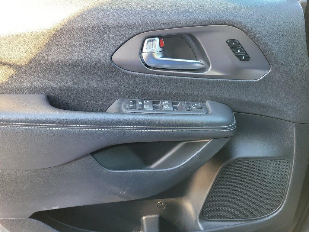 used 2025 Chrysler Pacifica car, priced at $22,867