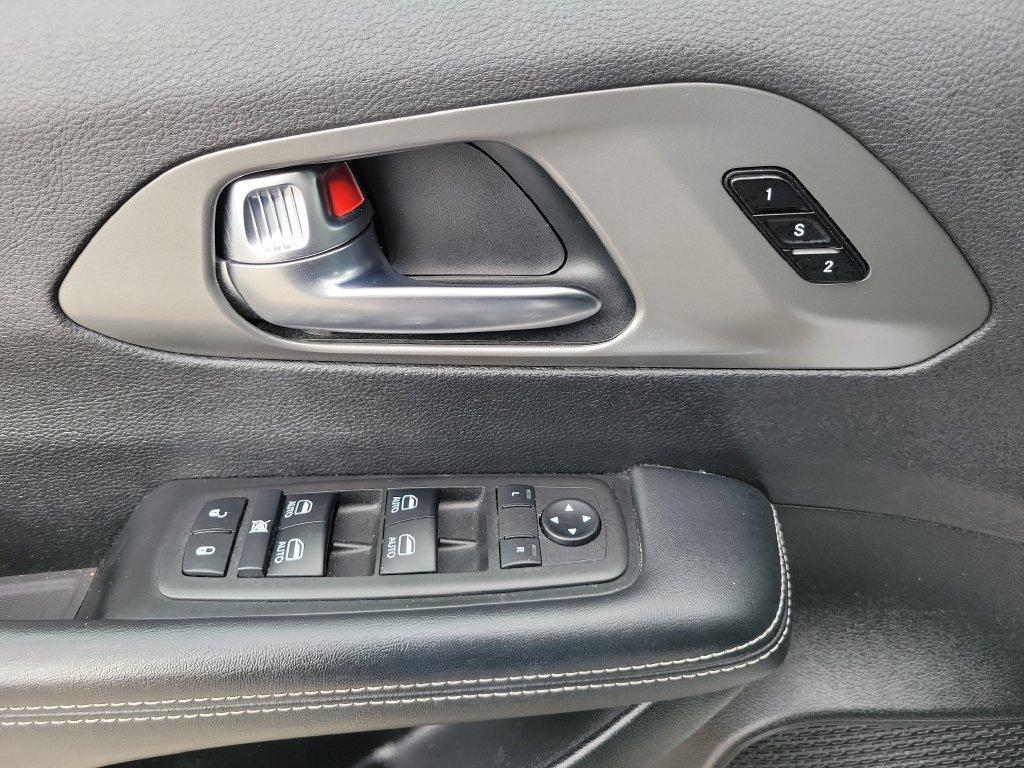 used 2025 Chrysler Pacifica car, priced at $22,867