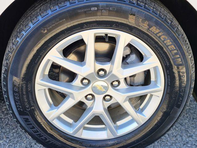 used 2022 Chevrolet Equinox car, priced at $17,124