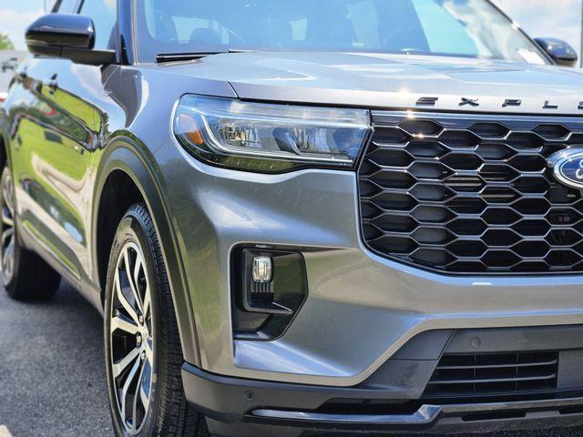 used 2025 Ford Explorer car, priced at $39,072