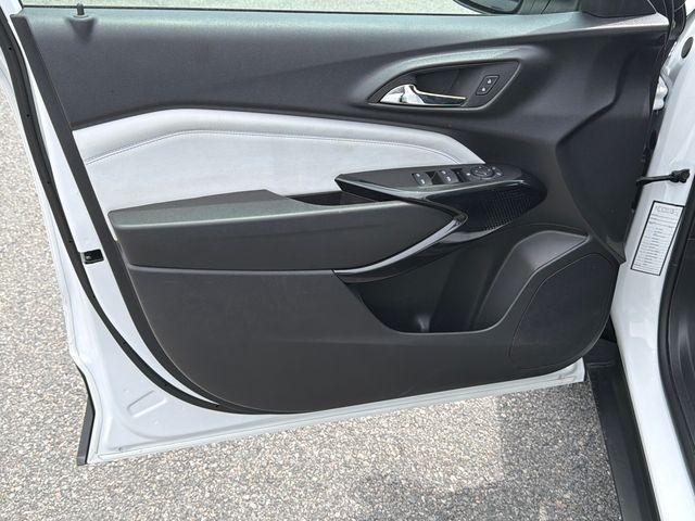 used 2025 Chevrolet Trax car, priced at $24,026