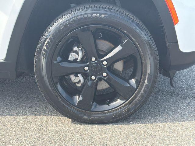 used 2024 Jeep Grand Cherokee car, priced at $30,886