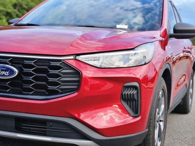 used 2025 Ford Escape car, priced at $25,366