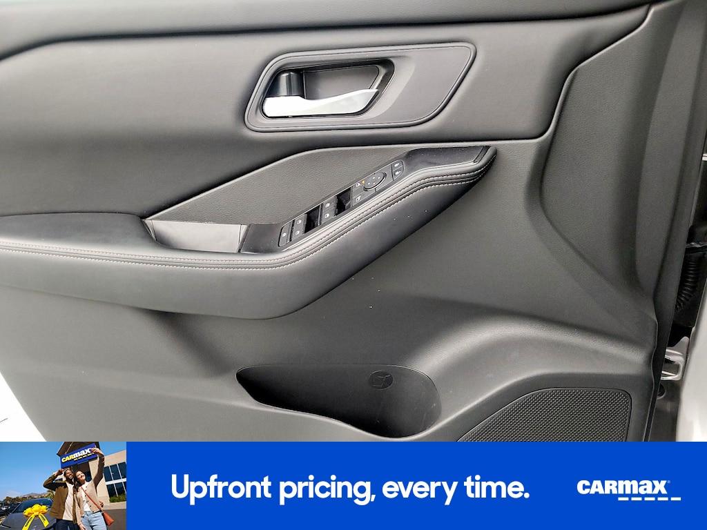 used 2025 Nissan Rogue car, priced at $22,998
