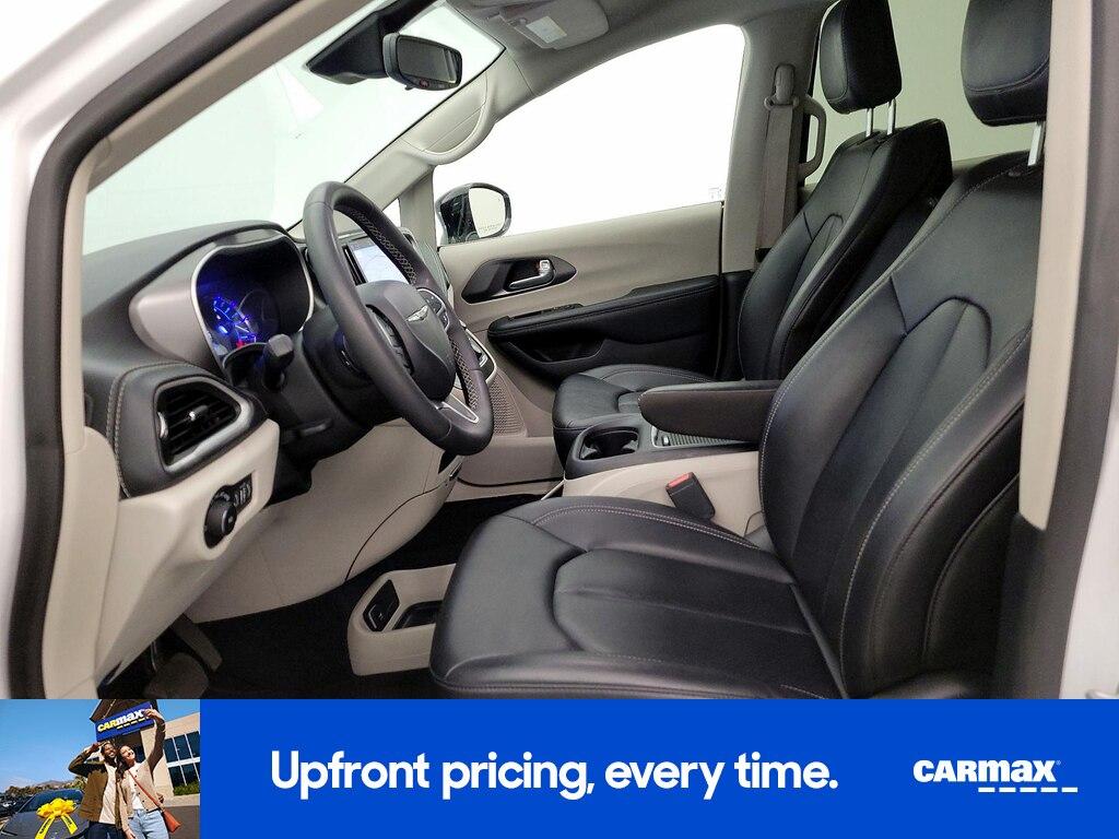 used 2024 Chrysler Pacifica Hybrid car, priced at $25,998