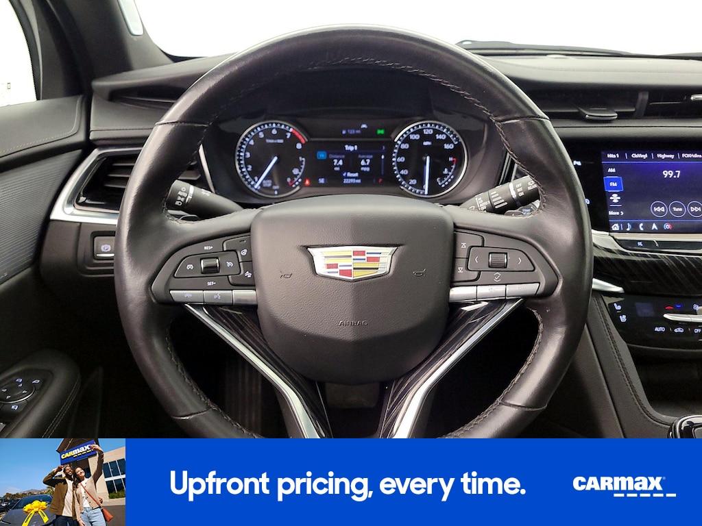 used 2025 Cadillac XT6 car, priced at $38,998