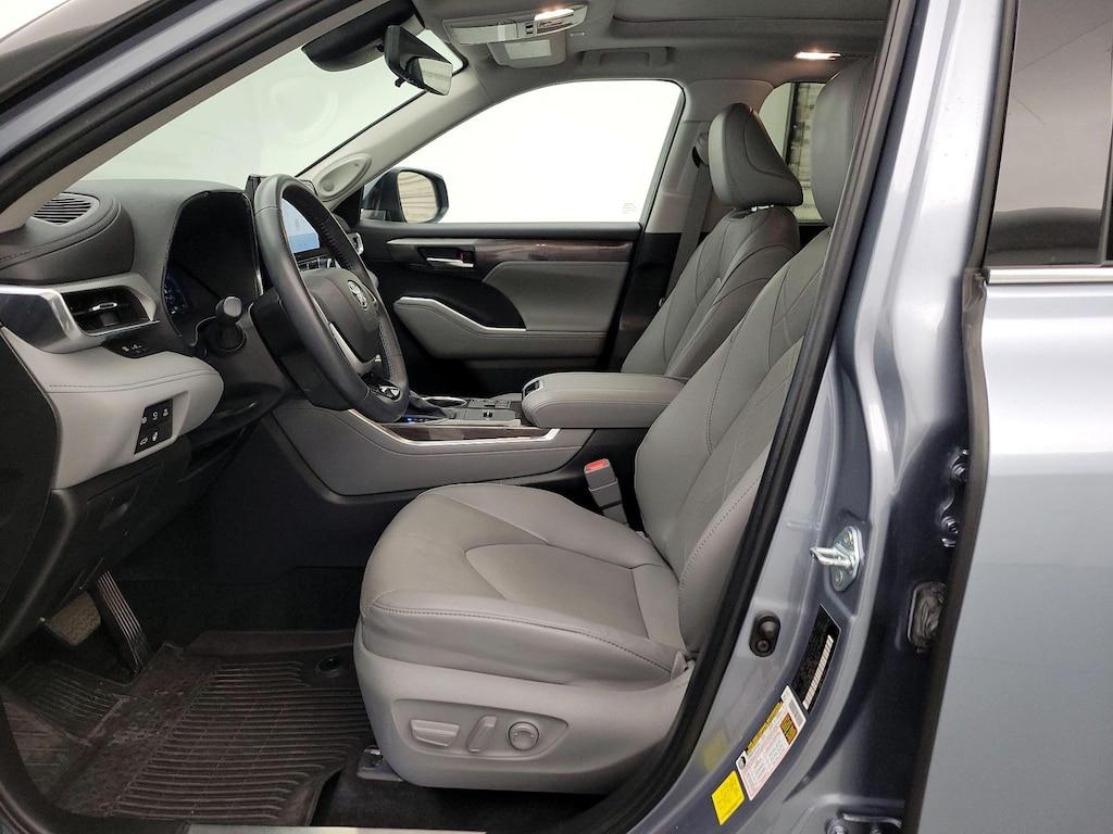 used 2024 Toyota Highlander Hybrid car, priced at $52,998
