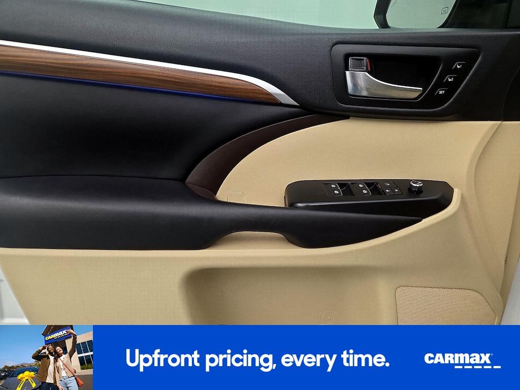 used 2019 Toyota Highlander Hybrid car, priced at $31,998