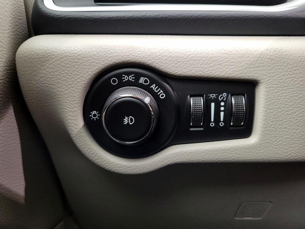 used 2023 Chrysler Pacifica car, priced at $24,998