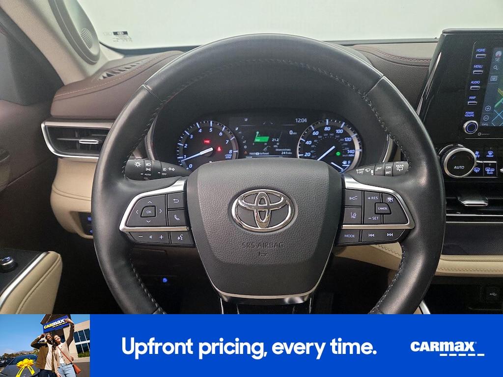 used 2021 Toyota Highlander car, priced at $33,998