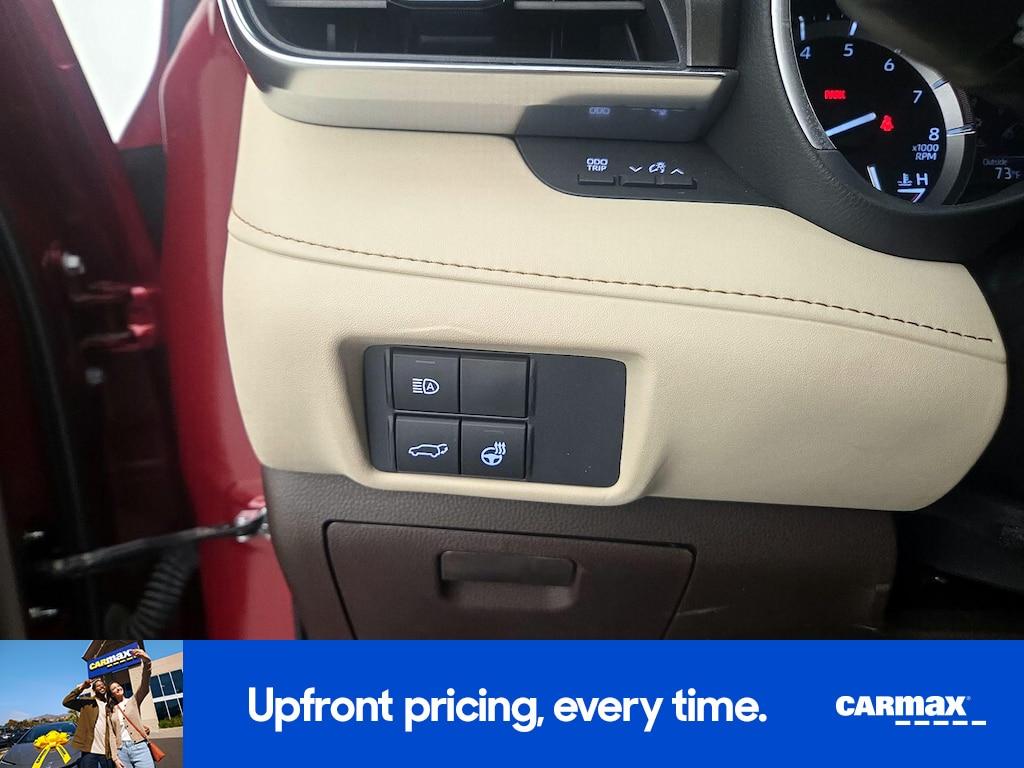 used 2021 Toyota Highlander car, priced at $33,998